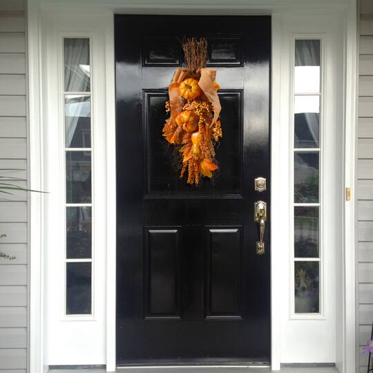 18" Teardrop with Pumpkins